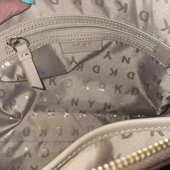 DKNY corrie monogram dome cross bag - Picture 6 of 8